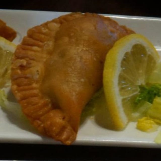 Meat Sambousek (1 pc).